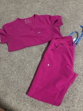 Figs Women's Scrub Set in Bright Magenta